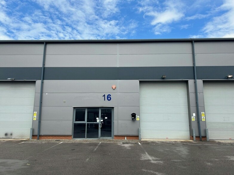 Fishponds Rd, Wokingham to rent - Building Photo - Image 3 of 16