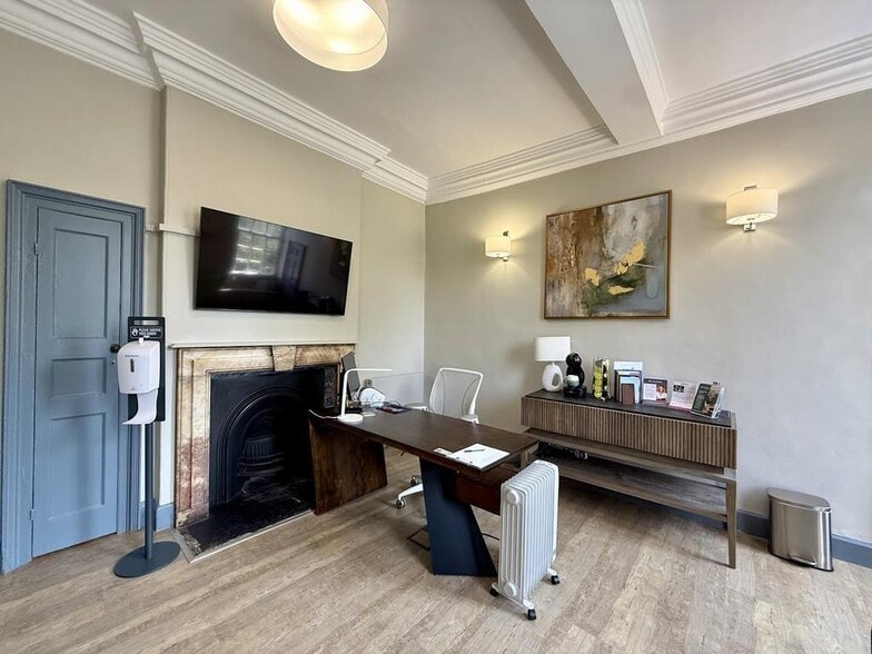 24 Lichfield Rd, Sutton Coldfield for sale - Interior Photo - Image 3 of 26