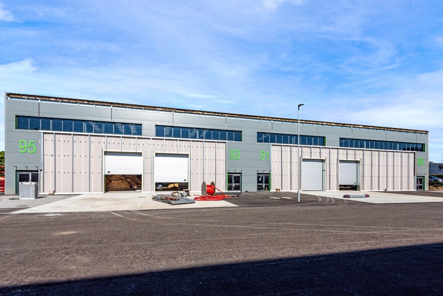 89-95 Bankhead Av, Edinburgh to rent - Building Photo - Image 3 of 5