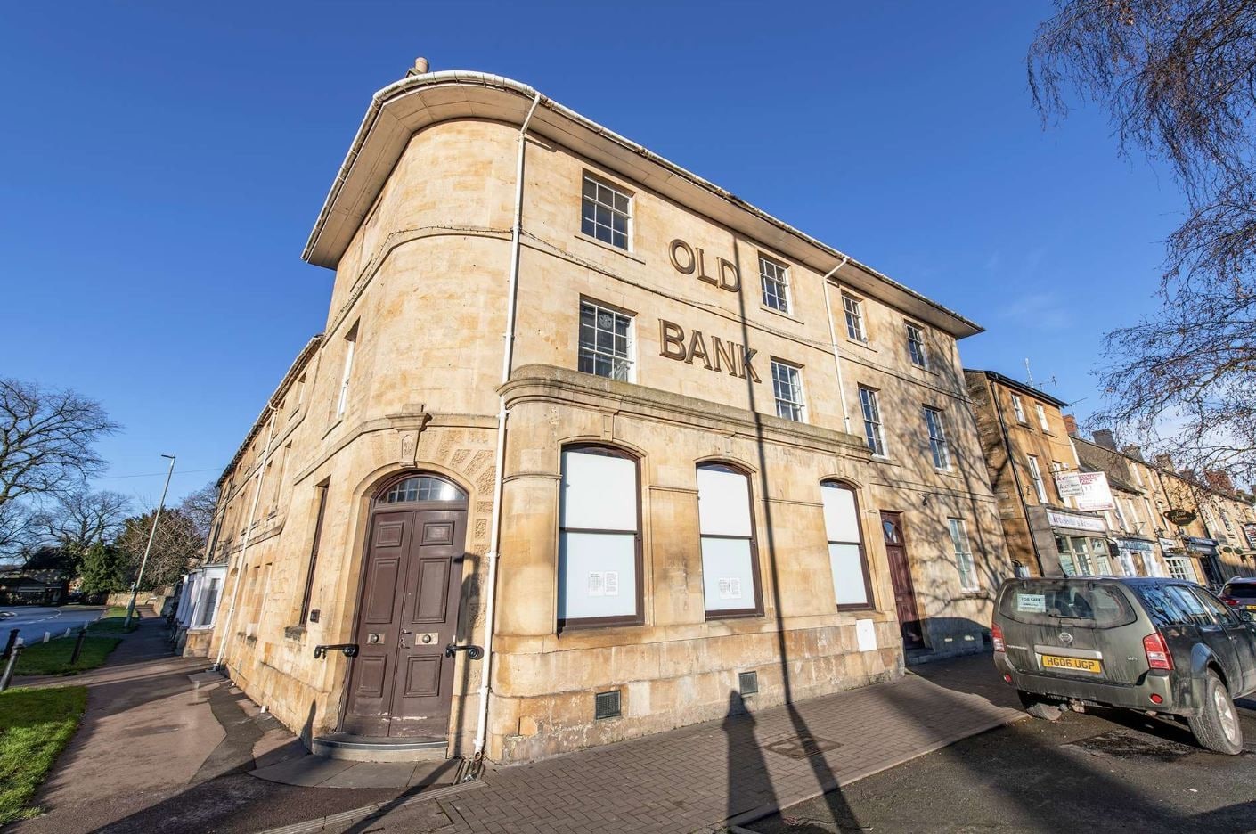 High St, Moreton In Marsh for sale Primary Photo- Image 1 of 1