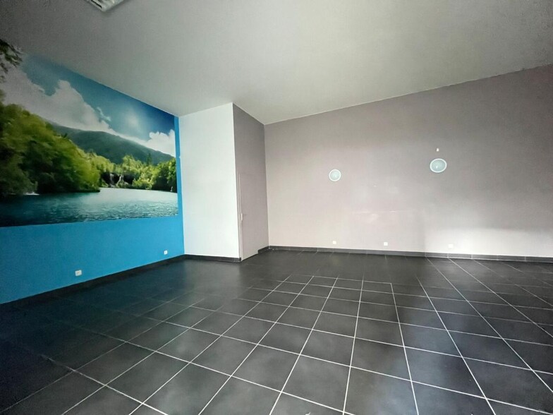 27 Rue D'Inkermann, Villeurbanne to rent - Interior Photo - Image 3 of 4