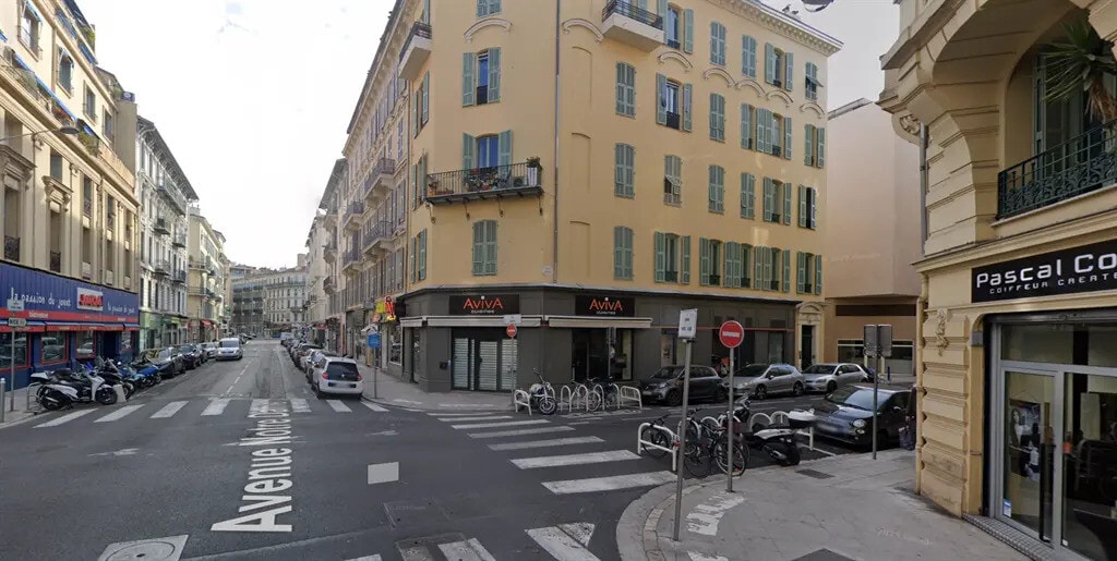 Location Commerce 128 m² - Photo 1