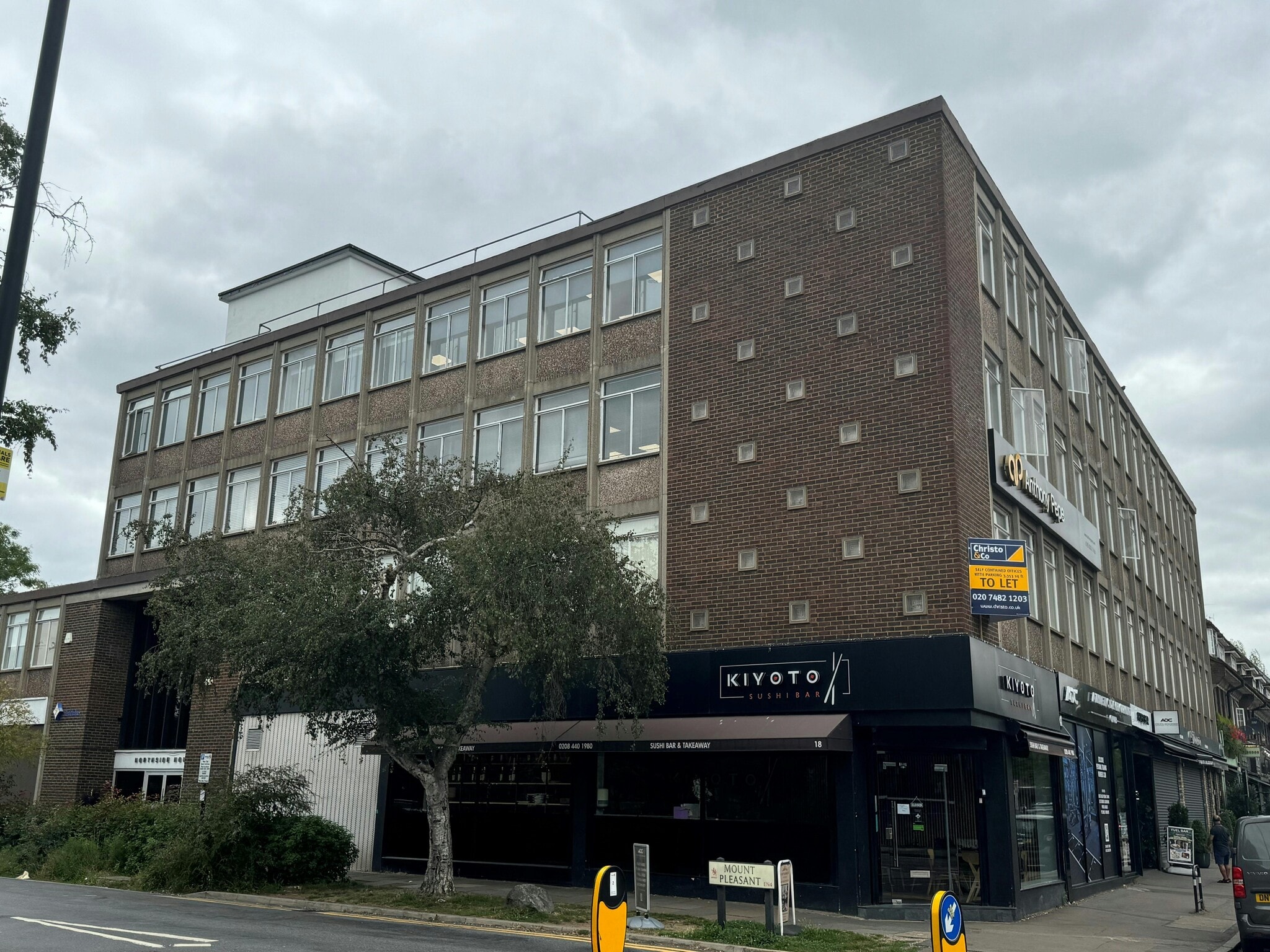 Mount Pleasant Rd, Barnet to rent Building Photo- Image 1 of 14