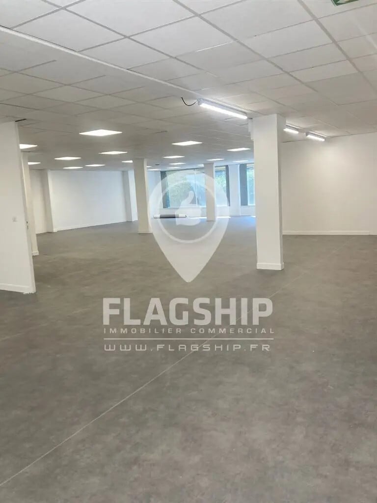 Location Commerce 275 m² - Photo 1