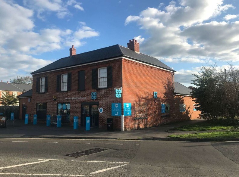 2 Selsmore Rd, Hayling Island for sale - Building Photo - Image 1 of 1