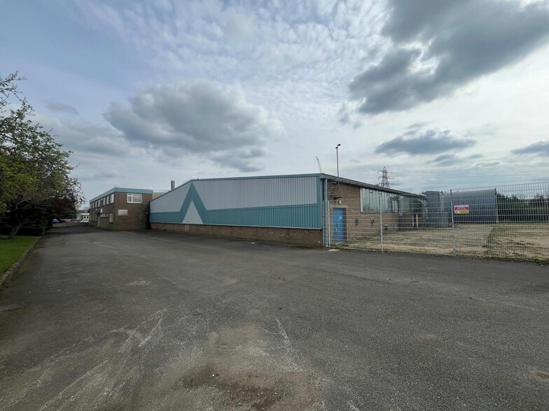 4 Redwongs Way, Huntingdon to rent - Building Photo - Image 1 of 11
