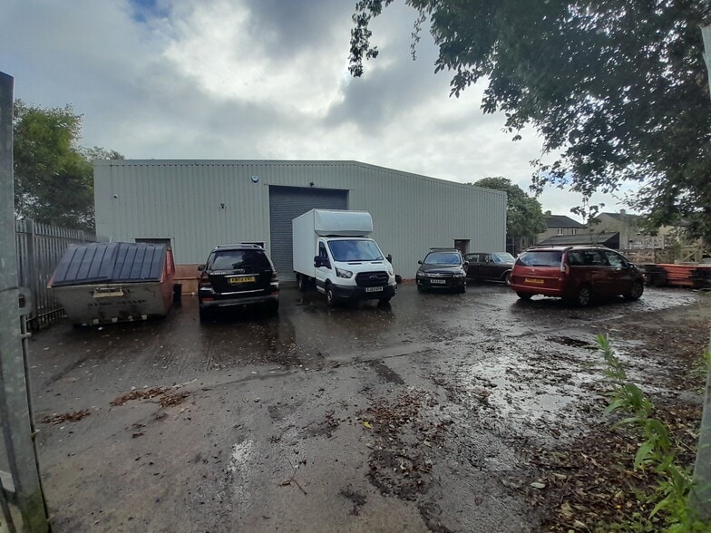 Stewart Dr, Whitburn to rent - Building Photo - Image 3 of 3