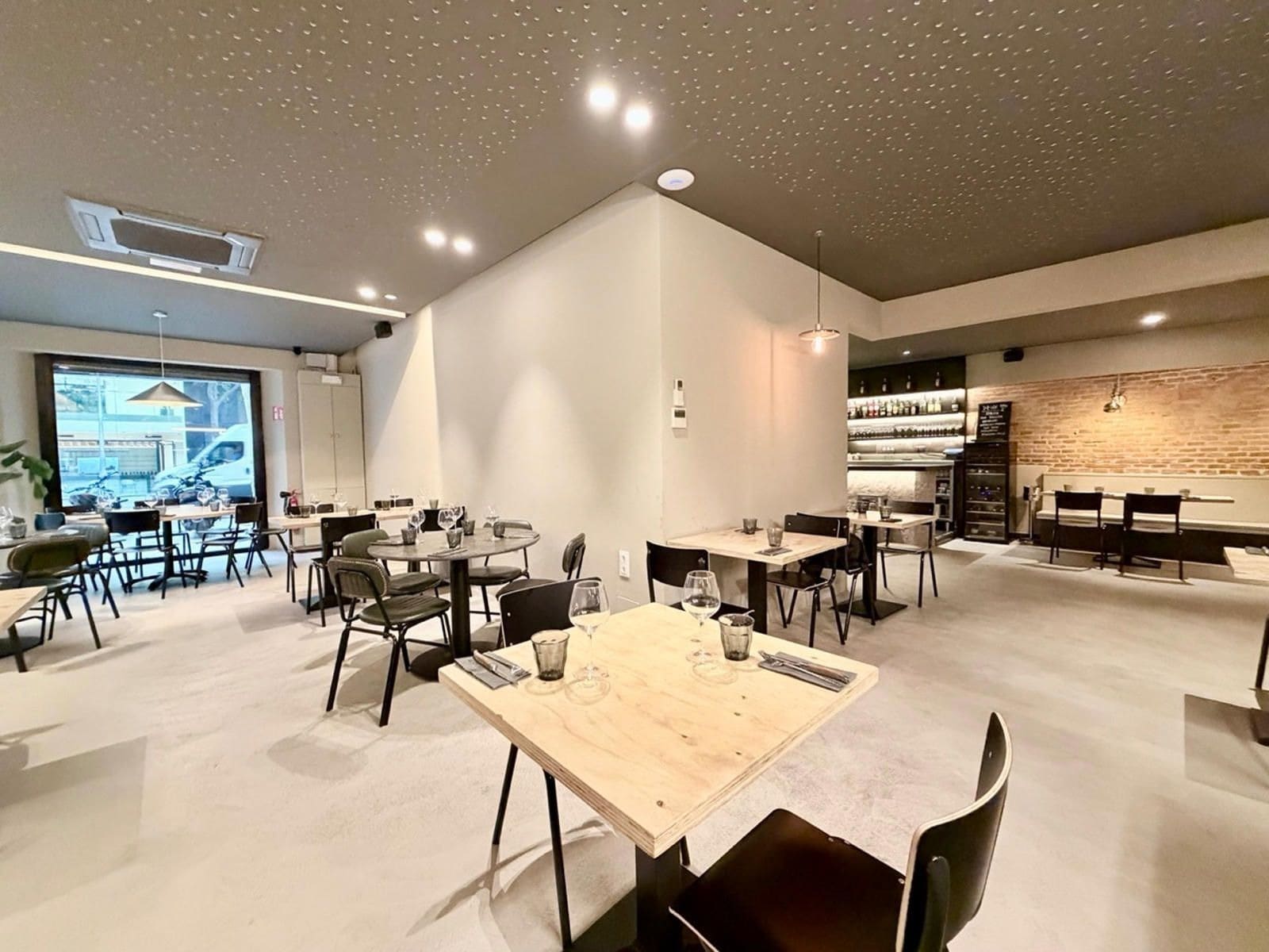 Retail in Barcelona, Barcelona to rent Interior Photo- Image 1 of 3