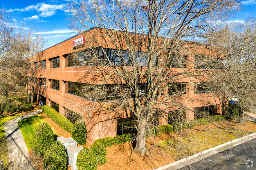 7301 Carmel Executive Park, Charlotte, NC for rent - Primary Photo - Image 3 of 6