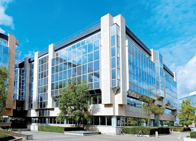 4 Rue Paul Dautier, Vélizy-Villacoublay to rent - Building Photo - Image 1 of 6
