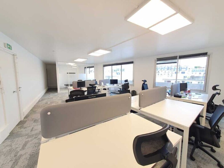 26 Rue Jacques Dulud, Neuilly-sur-Seine to rent - Building Photo - Image 2 of 7