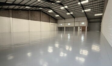 Battle Rd, Newton Abbot to rent Interior Photo- Image 2 of 5