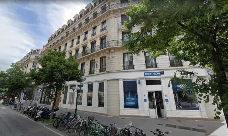 Office in Lyon to rent Building Photo- Image 1 of 8