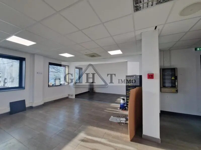 Retail in Ivry-sur-Seine to rent Interior Photo- Image 1 of 4