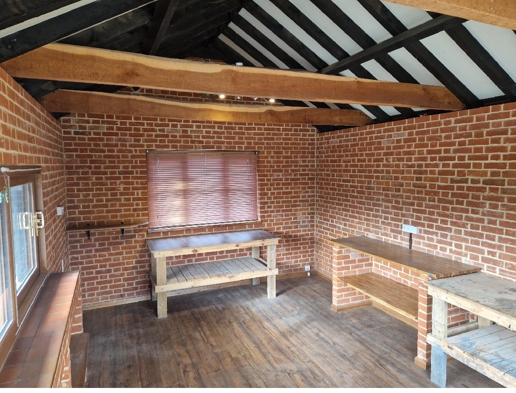 Mountains Rd, Great Totham to rent Interior Photo- Image 1 of 2
