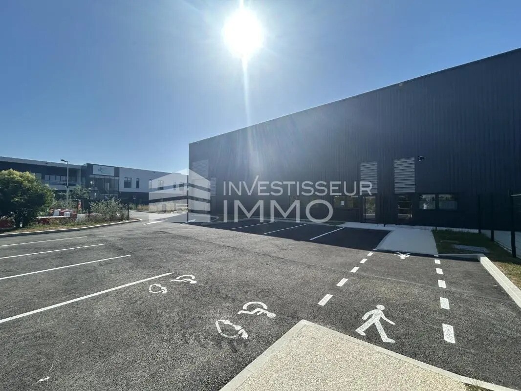 Office in Lieusaint to rent Building Photo- Image 1 of 2