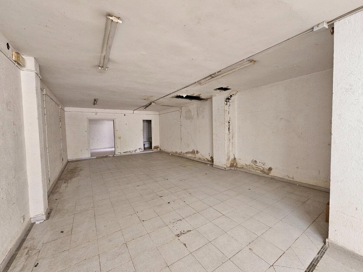 Blanes, GER 17300 - Unit Puerta 03 - - Interior Photo - Image 1 of 3