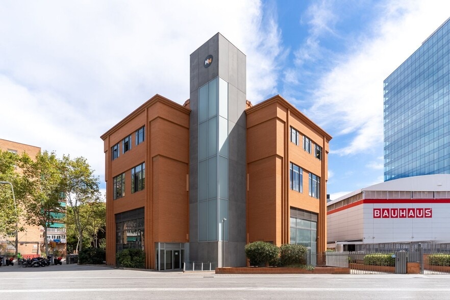 Passeig De La Zona Franca, 135-139, Barcelona, Barcelona to rent - Building Photo - Image 3 of 10