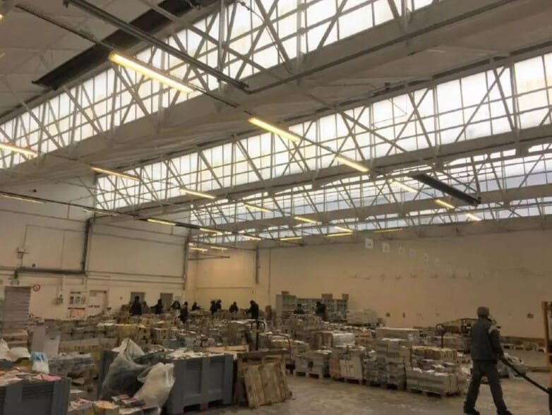 Light Industrial in Massy to rent - Interior Photo - Image 3 of 10