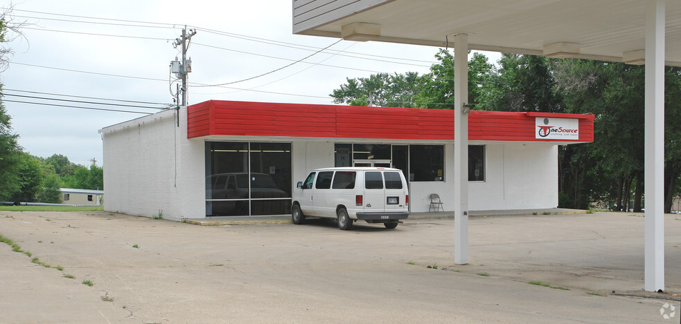 1224 S Kansas Ave, Topeka, KS for rent - Building Photo - Image 3 of 5