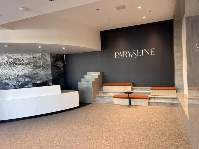 Office in Ivry-sur-Seine to rent - Lobby - Image 2 of 12