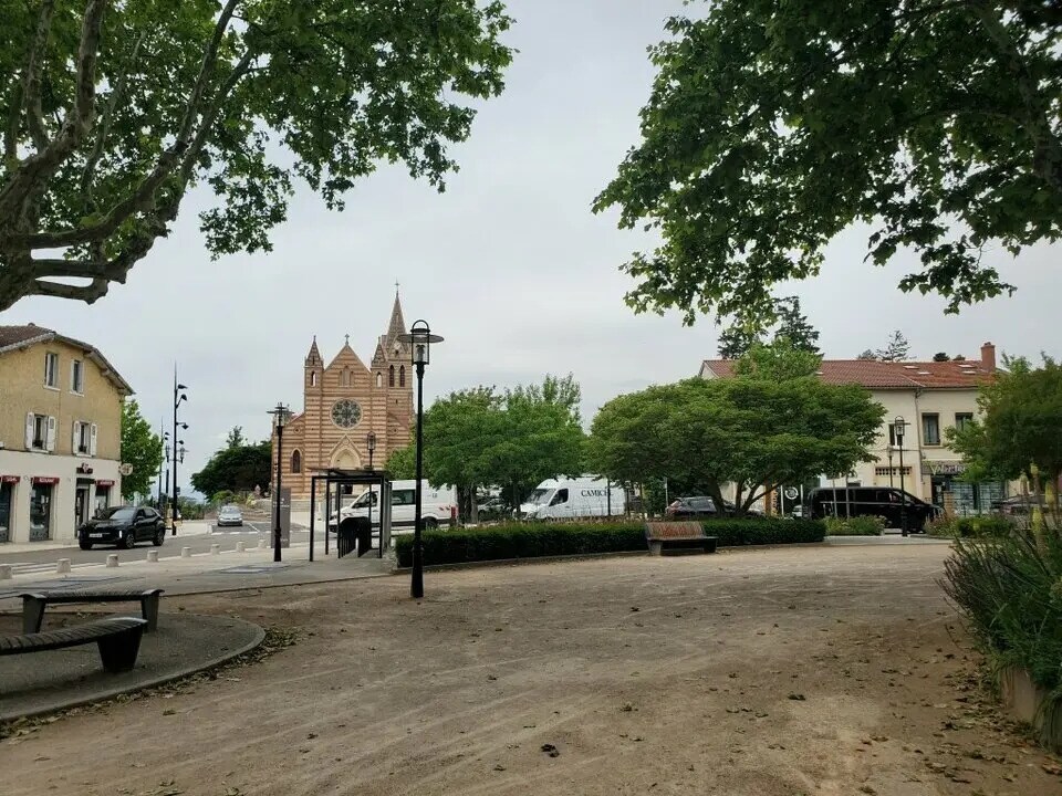 Office in Genas to rent Building Photo- Image 1 of 7