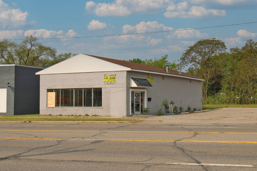 2262 S Wayne Rd, Westland, MI for rent - Building Photo - Image 1 of 2