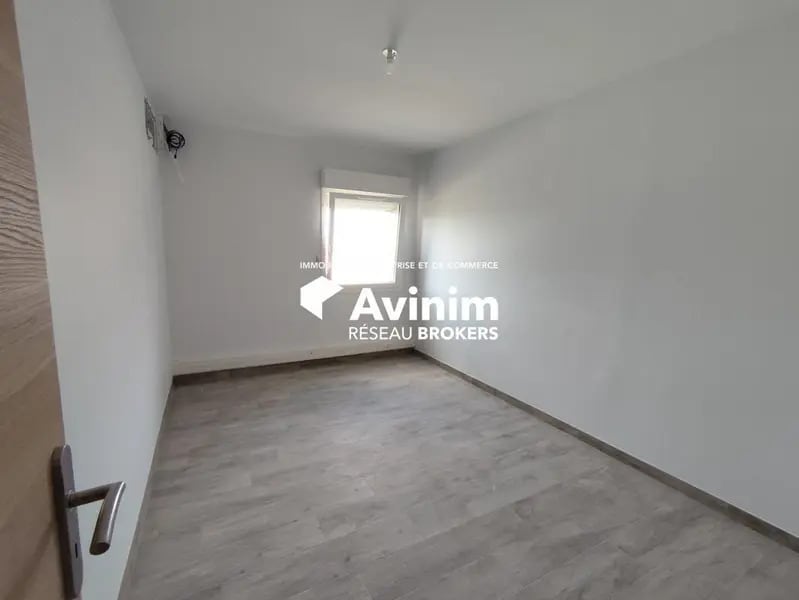Office in Fenouillet to rent Interior Photo- Image 1 of 3