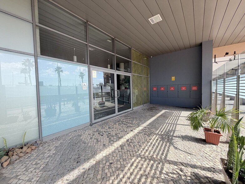 Calle Albareda, 40, Las Palmas de Gran Canaria, Las Palmas to rent - Building Photo - Image 3 of 25