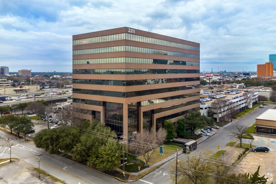 2211 Norfolk St, Houston, TX for rent - Building Photo - Image 1 of 9