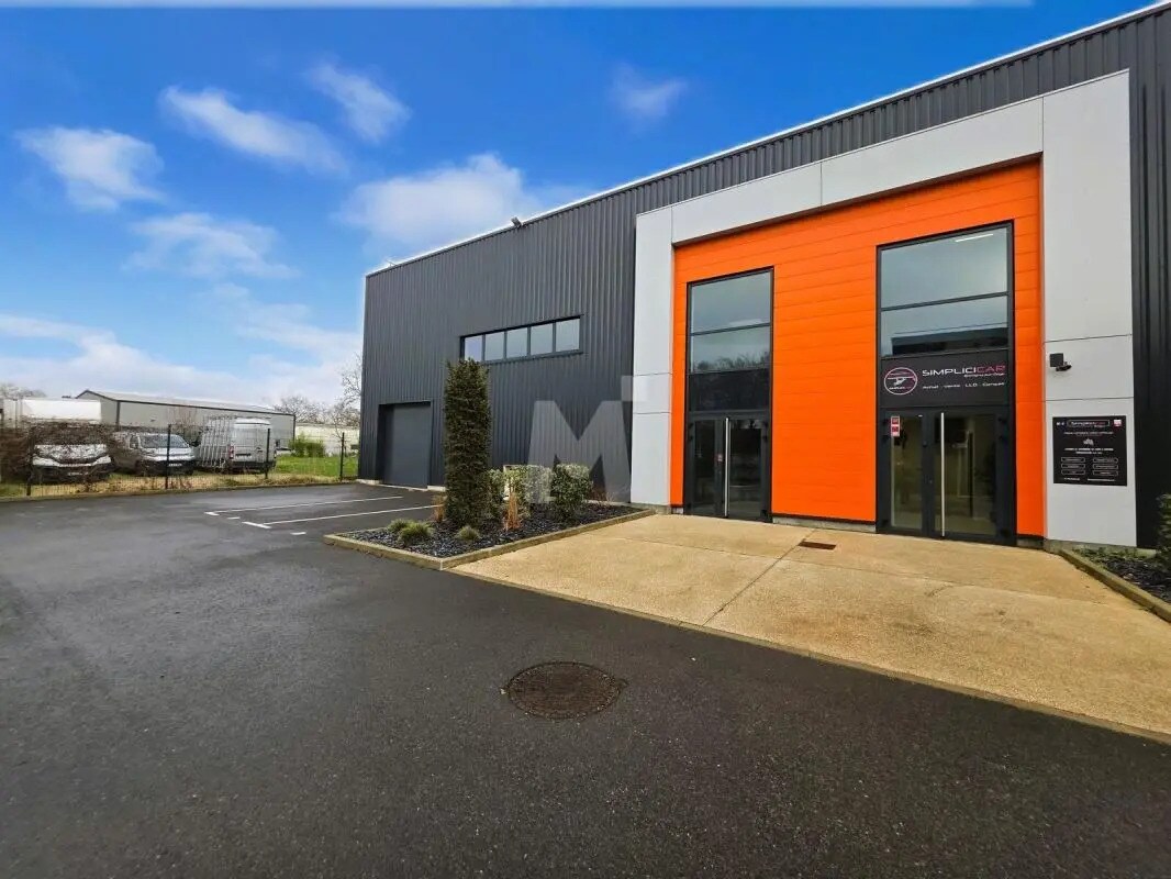 Light Industrial in Bondoufle to rent Building Photo- Image 1 of 10