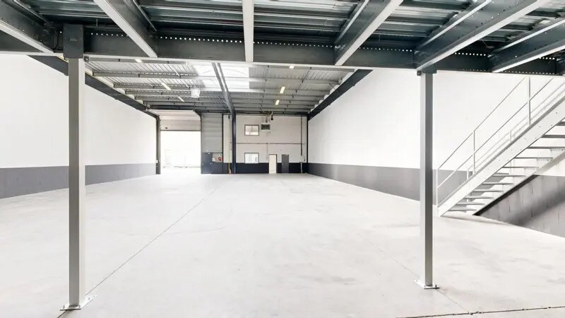 Industrial in Bezons to rent Interior Photo- Image 1 of 12