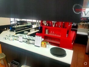 Retail in Madrid, Madrid to rent Interior Photo- Image 2 of 7