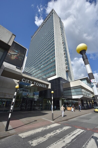 Piccadilly Plz, Manchester to rent - Building Photo - Image 2 of 6
