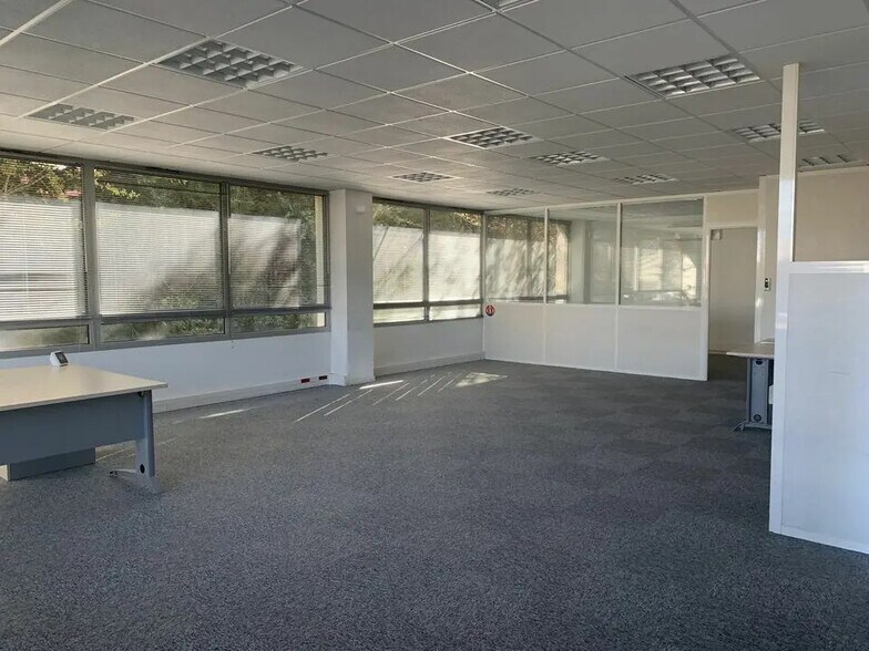 Office in Avignon to rent - Interior Photo - Image 1 of 7