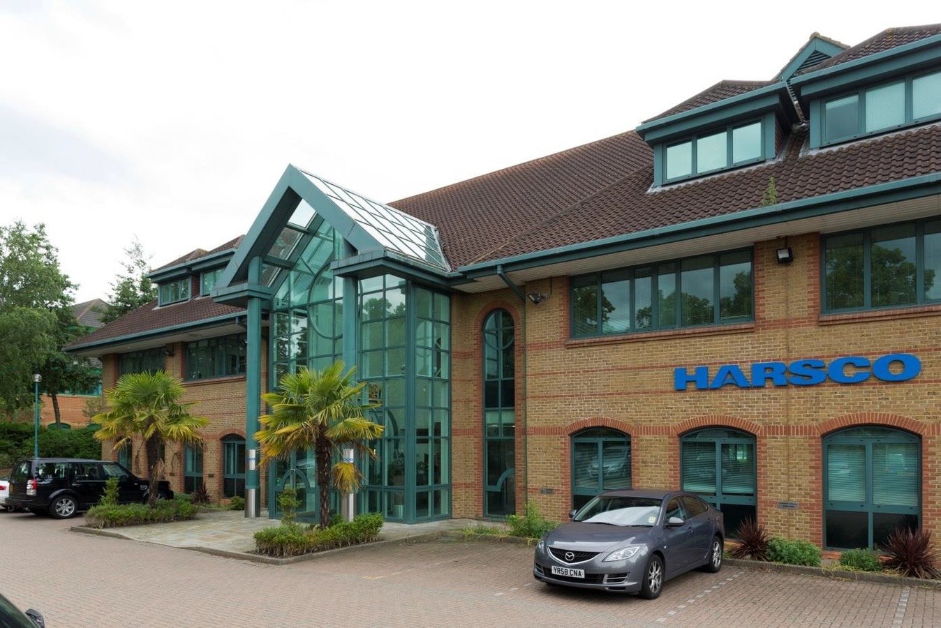 297 Kingston Rd, Leatherhead KT22 7SG UK