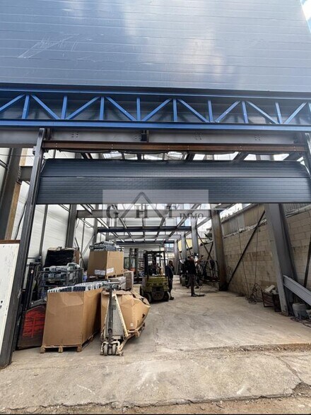 Industrial in Villeneuve-la-Garenne to rent - Construction Photo - Image 2 of 4