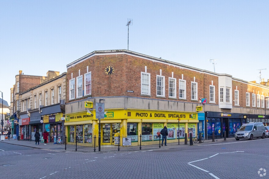 2 Broadway, Peterborough to rent - Primary Photo - Image 1 of 2