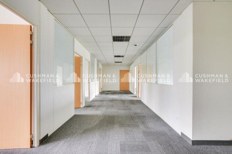 1 Chemin Jean-Marie Vianney, Écully to rent - Interior Photo - Image 2 of 15