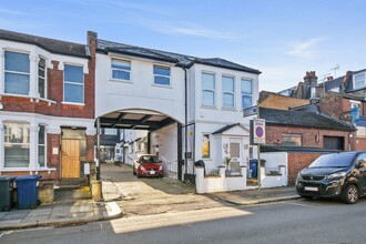 Bedford Rd, London for rent Building Photo- Image 1 of 10