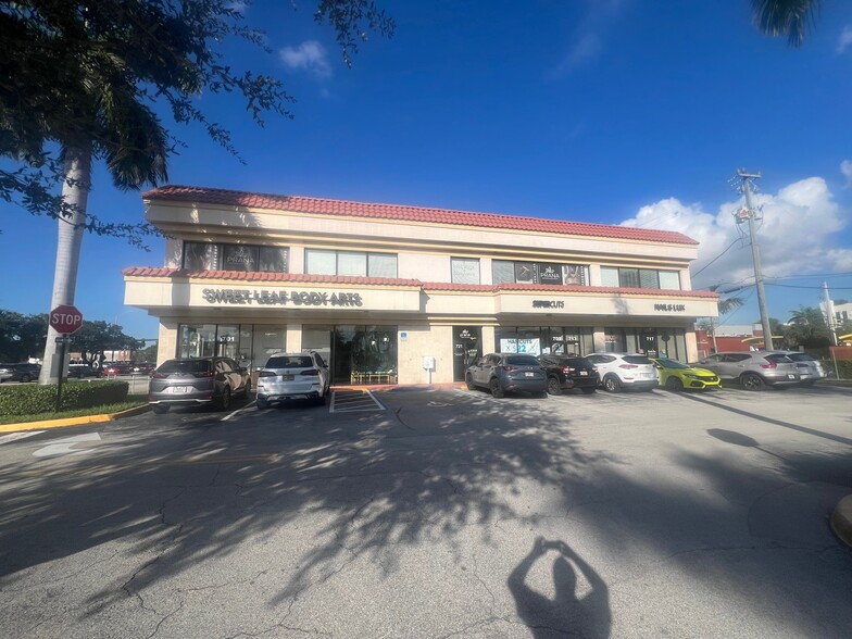 701 SE 17th St, Fort Lauderdale, FL for rent - Building Photo - Image 2 of 7