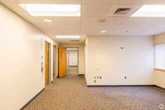 10 Tara Blvd, Nashua, NH to rent Interior Photo- Image 2 of 9