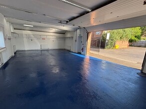 Desborough Park Rd, High Wycombe to rent Interior Photo- Image 2 of 5