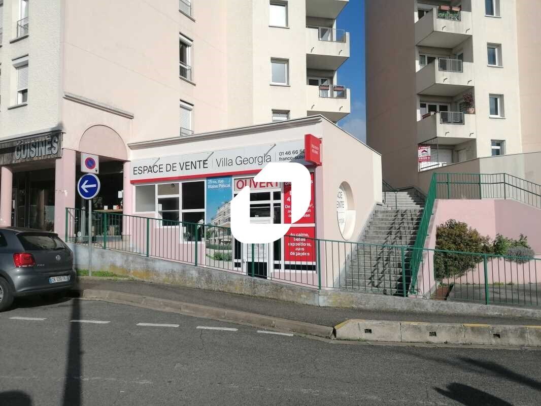 Retail in Palaiseau to rent Building Photo- Image 1 of 4