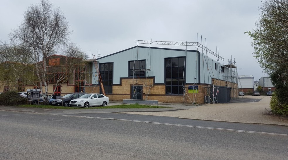 19 Willis Way, Poole for sale - Primary Photo - Image 1 of 1