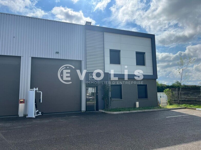 155 Route De Grenoble, Saint-Priest to rent - Building Photo - Image 2 of 13