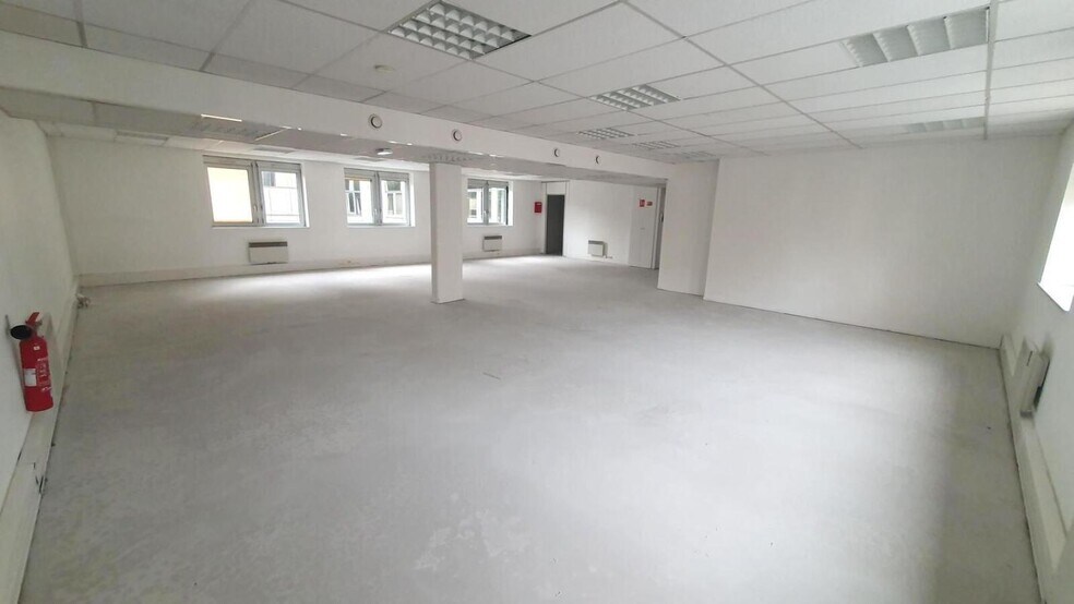 Office in Versailles to rent - Interior Photo - Image 3 of 9