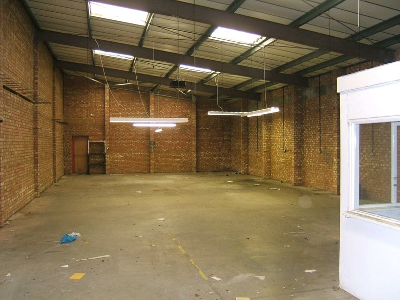 Glenville Mews, London to rent - Building Photo - Image 3 of 16