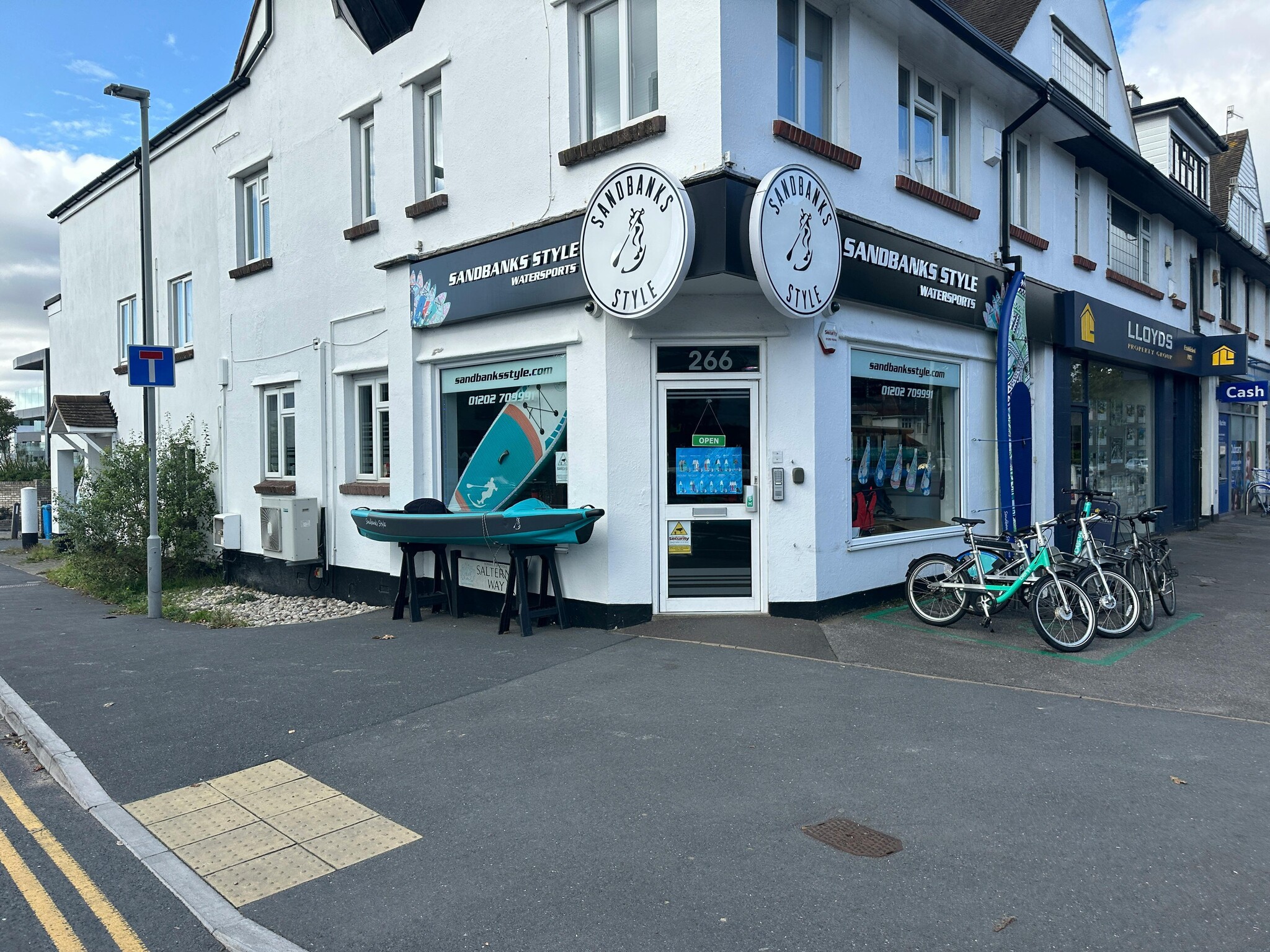 266 Sandbanks Rd, Poole to rent Building Photo- Image 1 of 9
