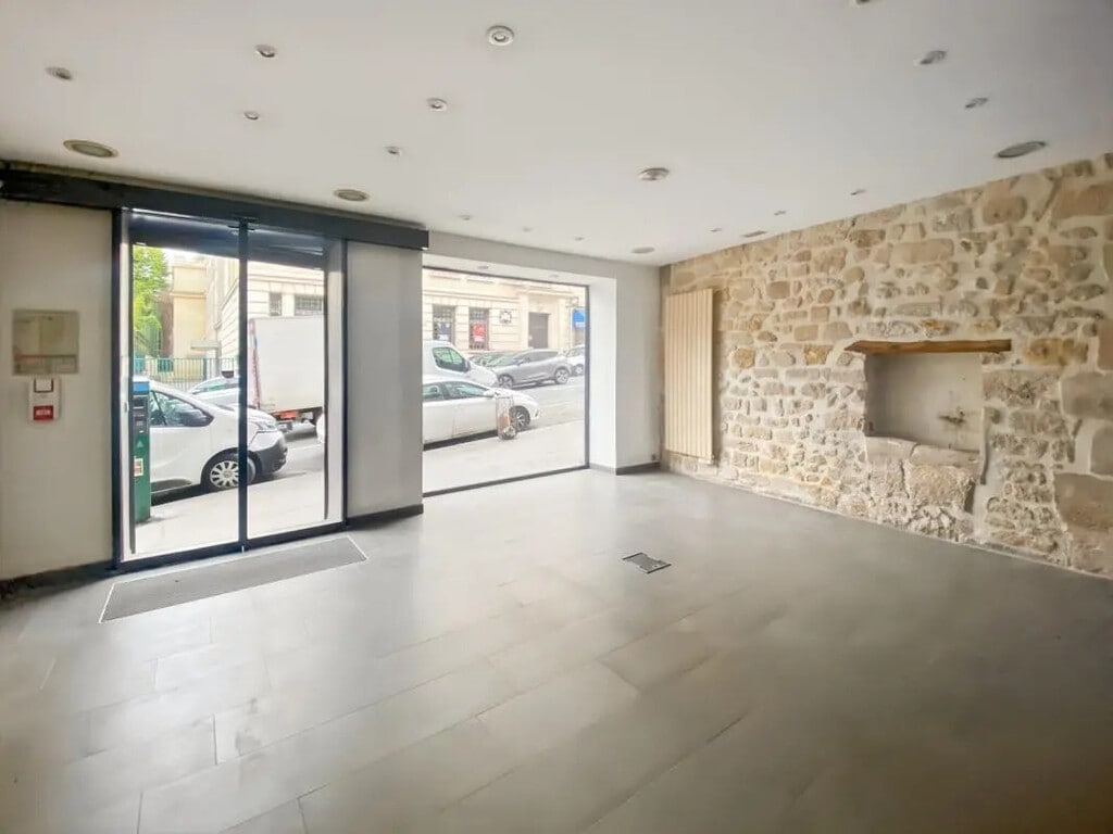 Location Commerce 55 m² - Photo 1